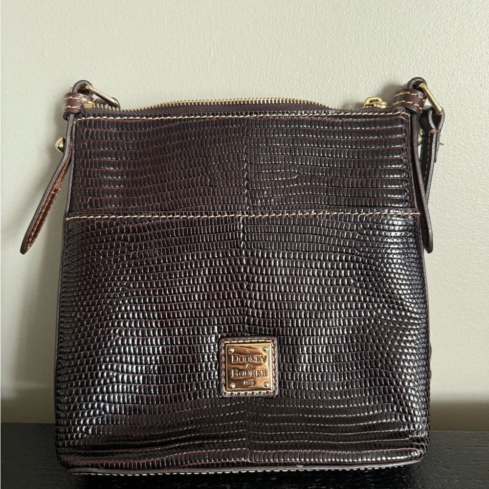 NWOT Dooney & Bourke Lizard Embossed Letter Carrier Crossbody Red